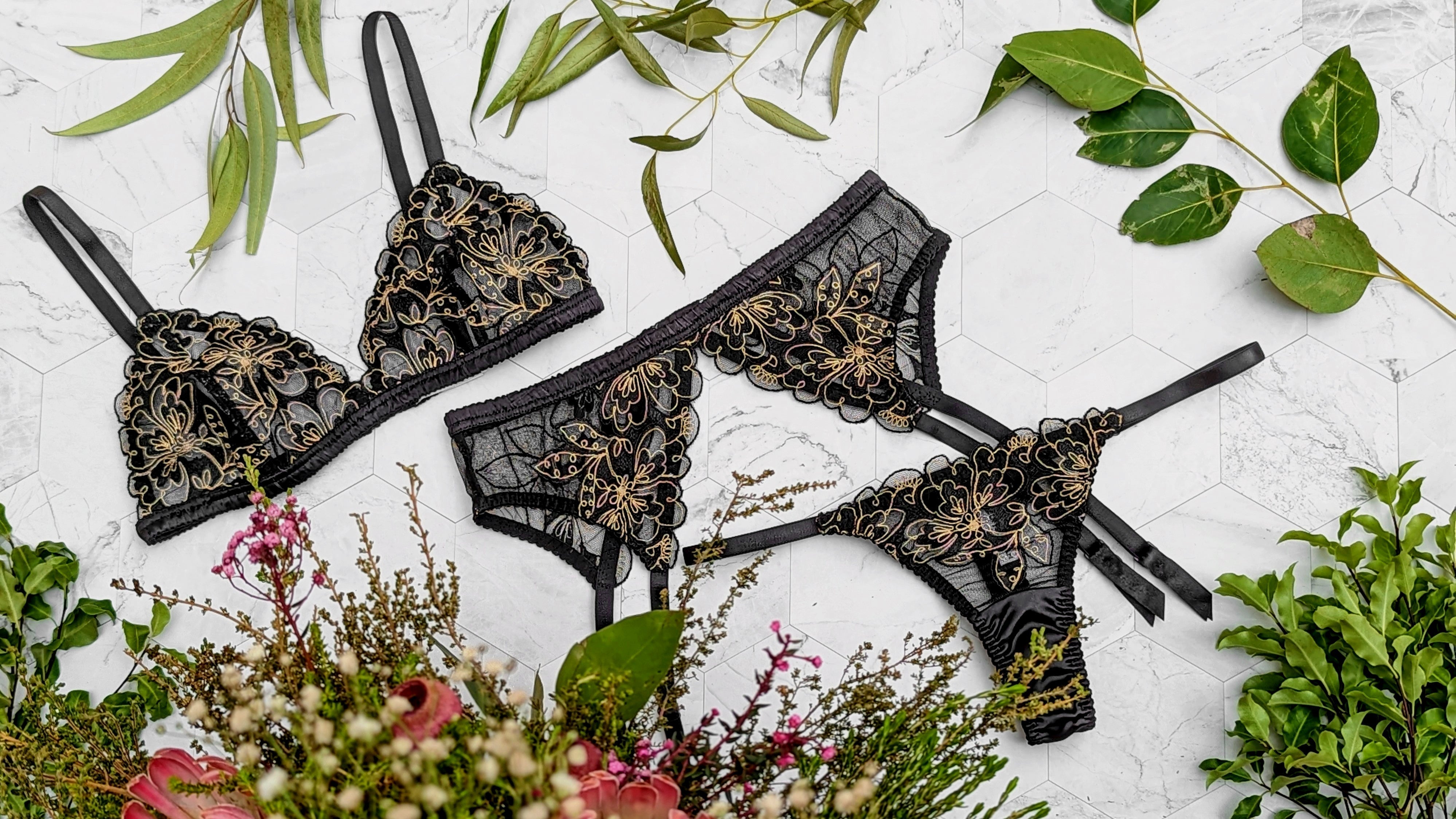 Black lace bras and style ideas for romantic lingerie sets
