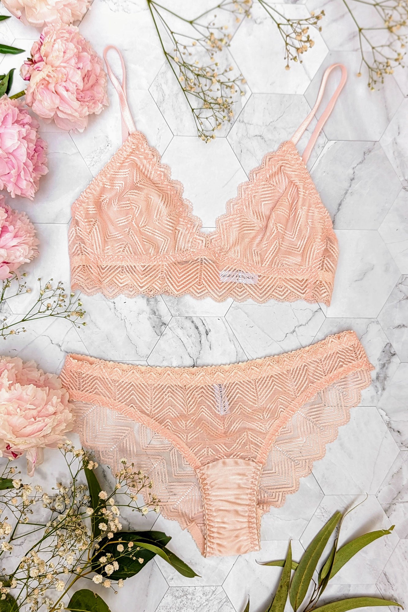 Handmade lingerie set in pink silk and stretch lace