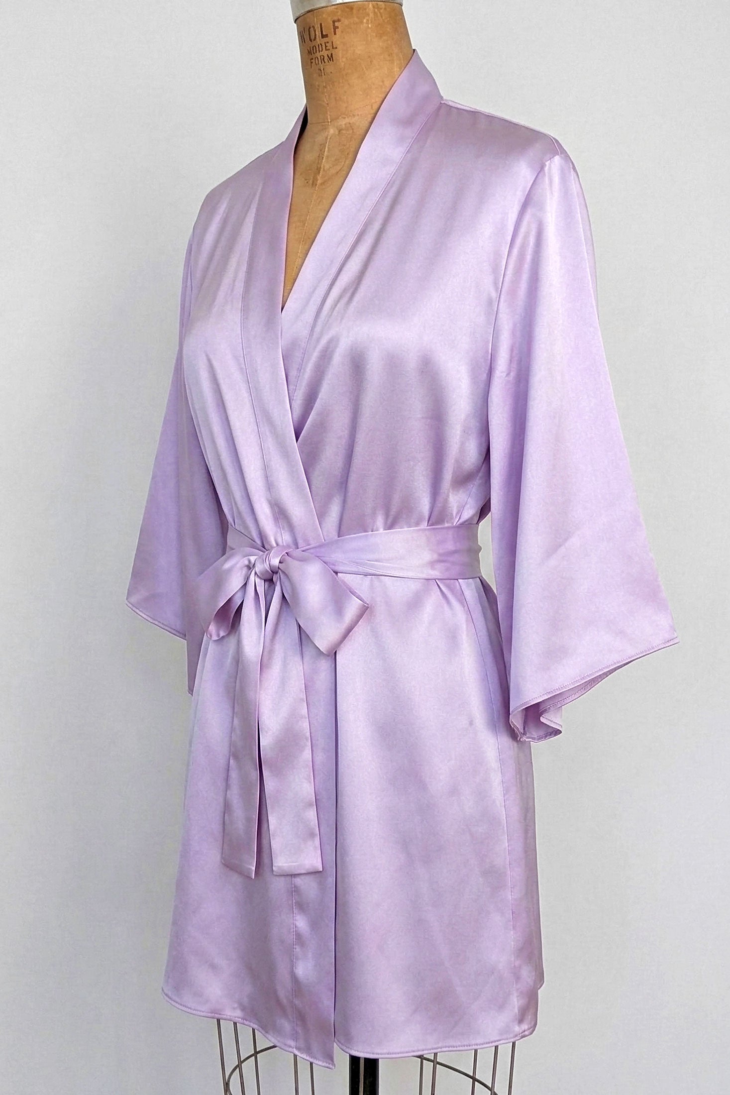 Kimono style silk robe in lilac purple with a satin bow