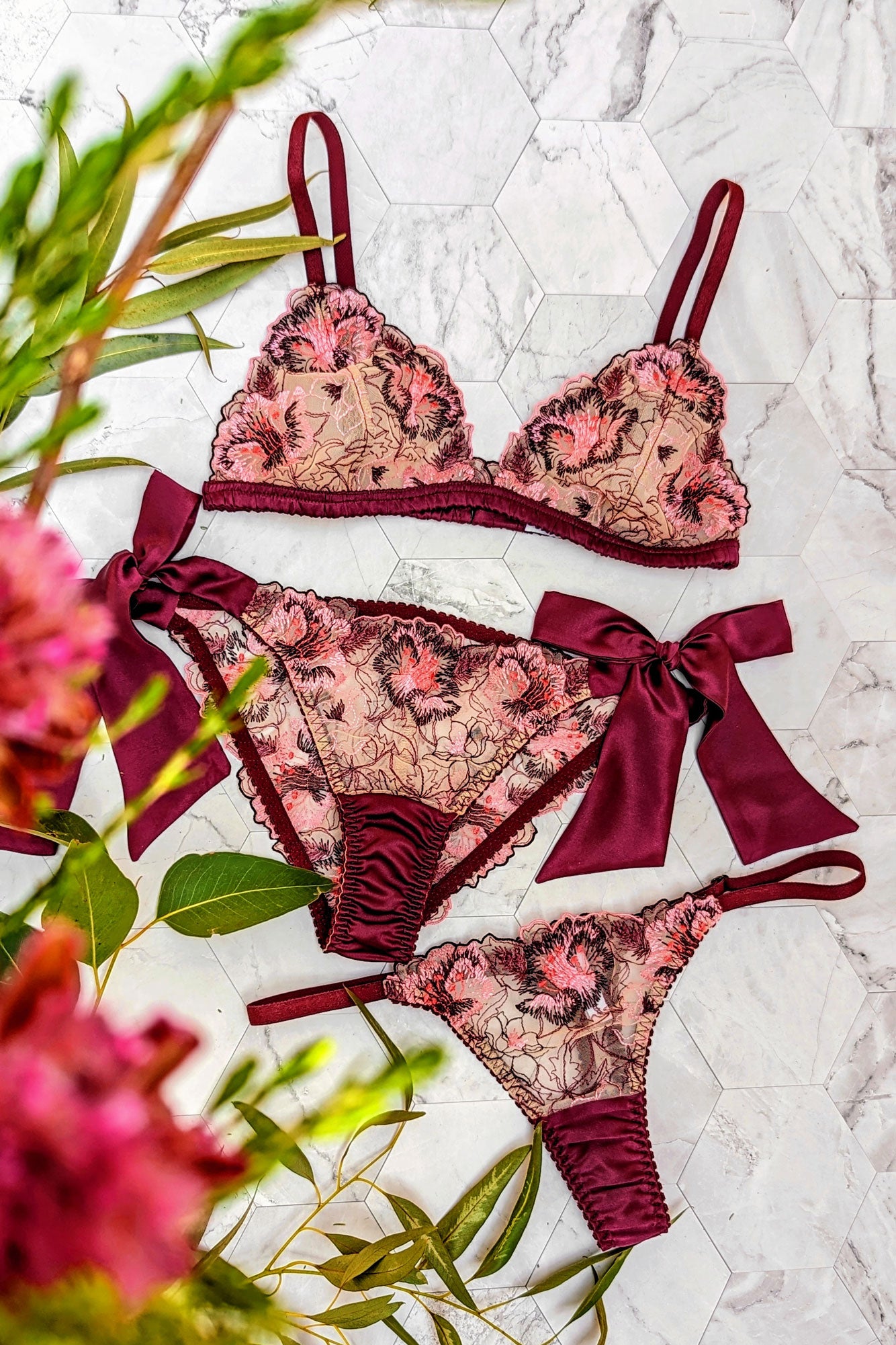 Dark red bra and underwear set in luxury silk and flower embroidery