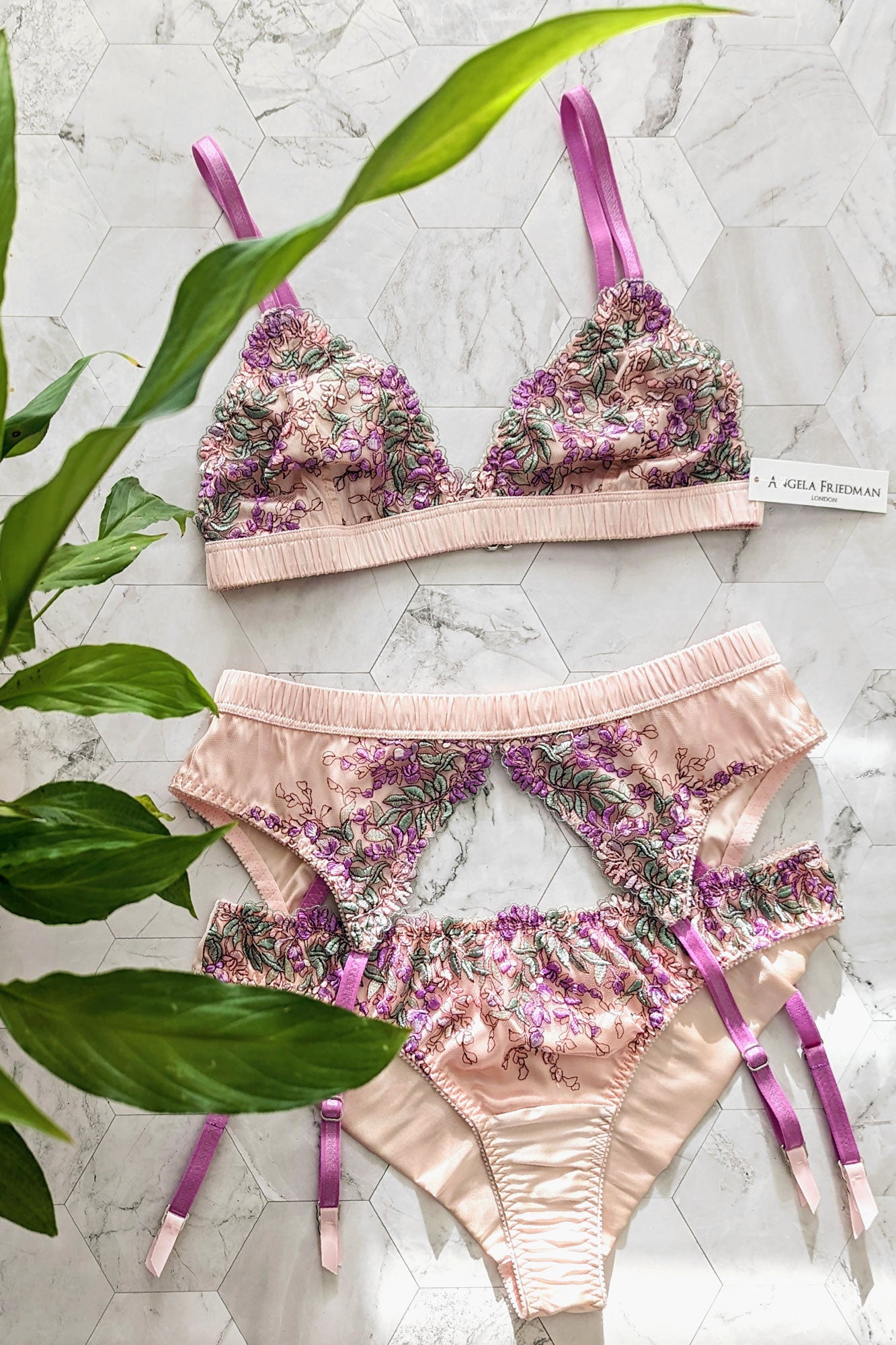 Luxury bra and lingerie set in pink silk with flower lace