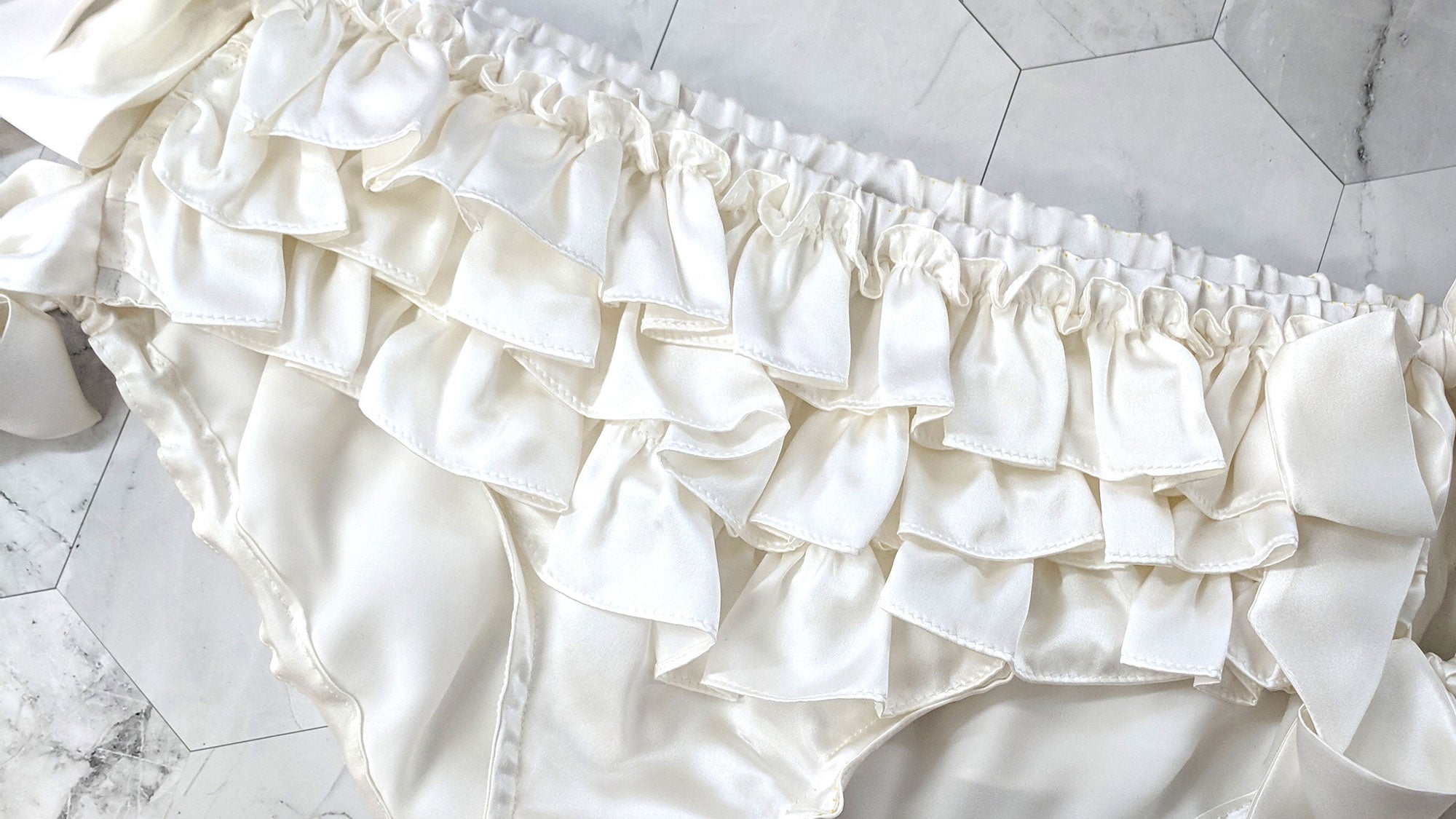 Silk ruffle panties in white satin