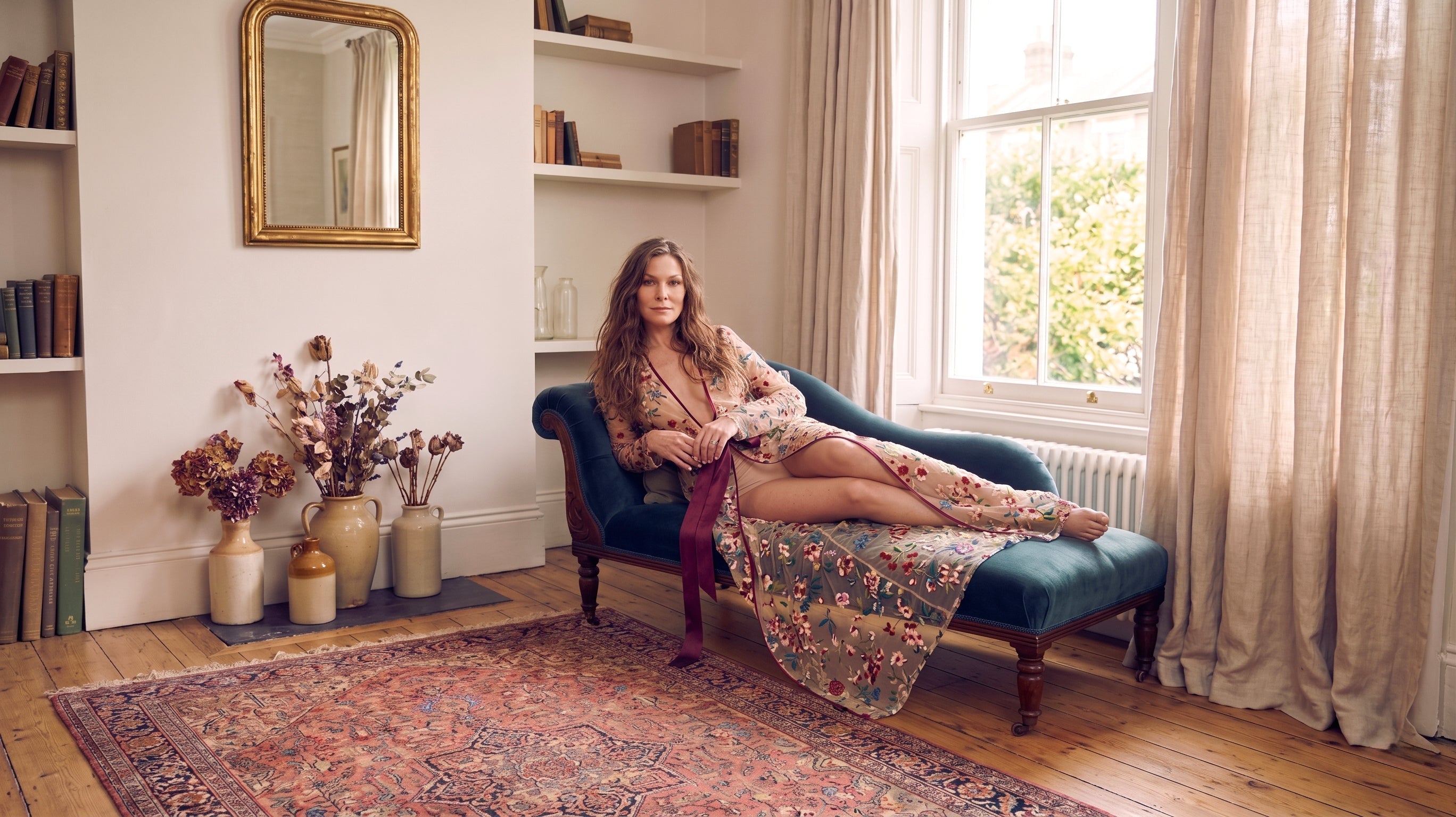 Embroidered luxury robe in floor-length tulle with flower lace and silk trims