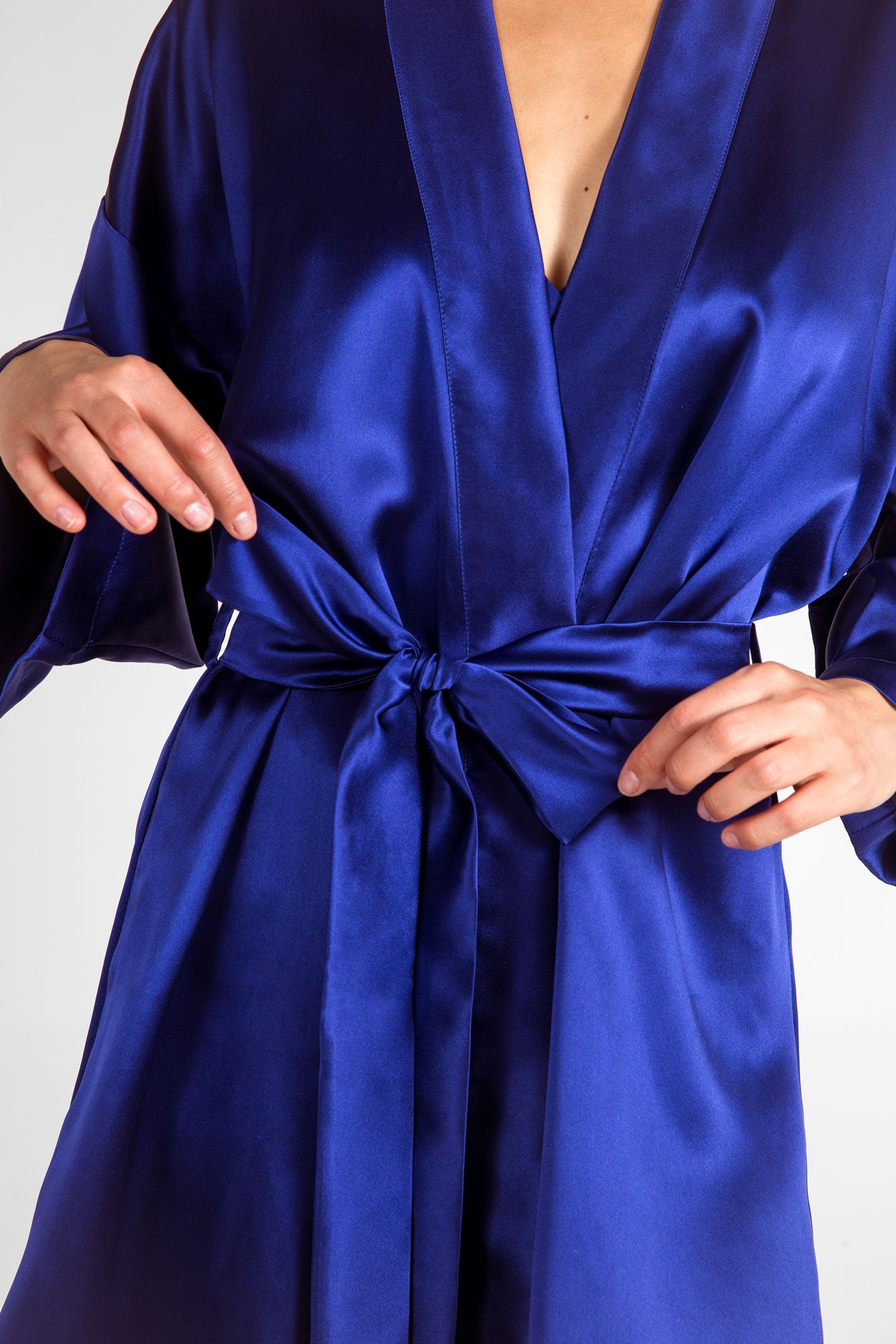 Ladies' silk robe in real blue silk satin with a bow