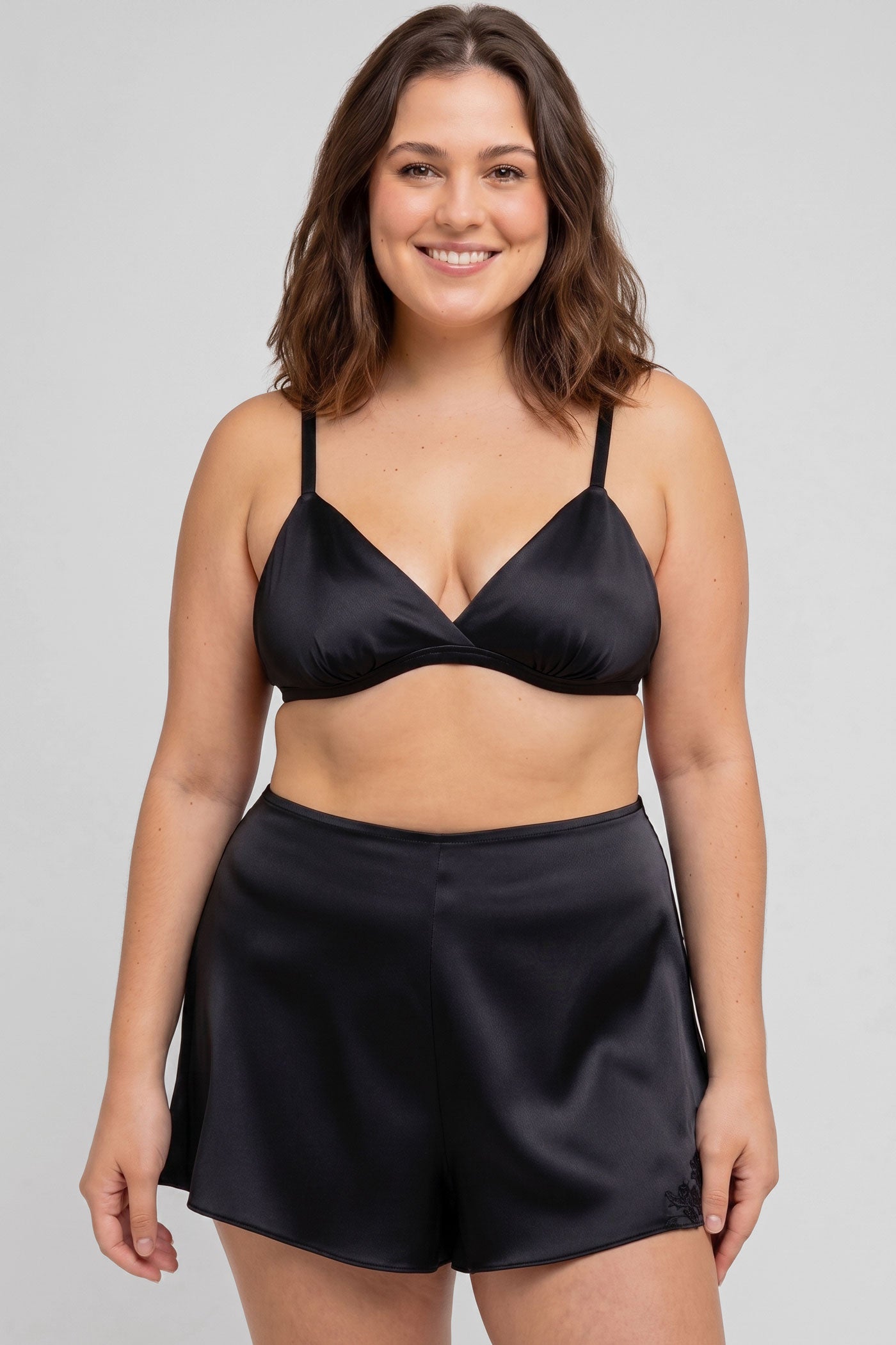 Retro silk french knickers with a high-waisted shorts cut and 100% silk fabric