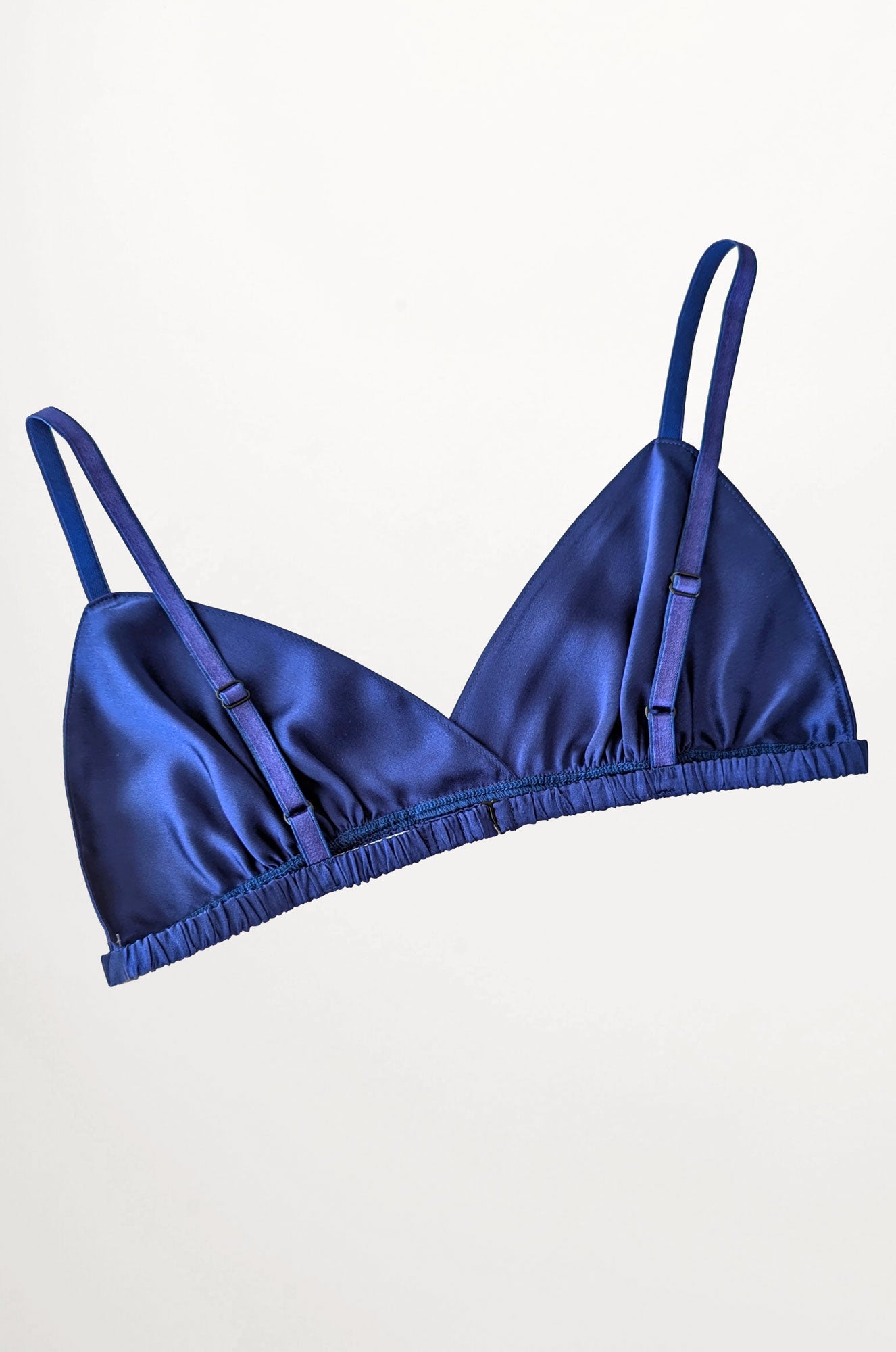 Blue silk bra with elastic straps and a triangle vintage style cut