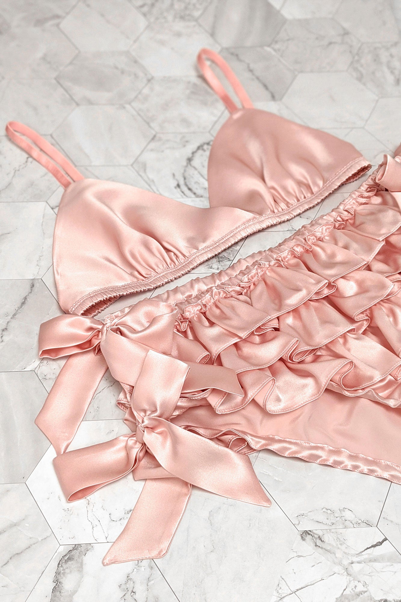 Pink ruffled panties in 100% pure silk satin for burlesque striptease