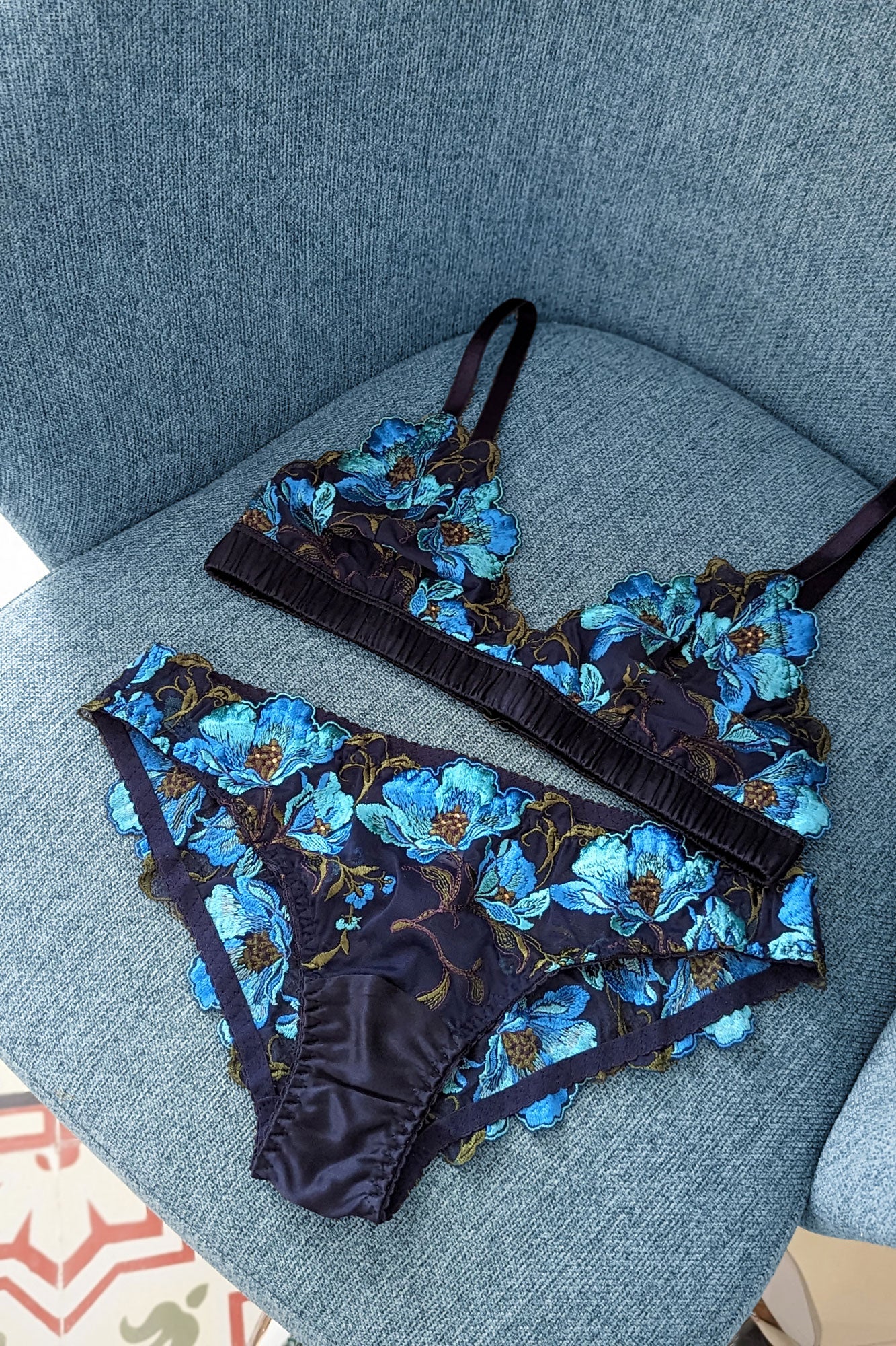 Love-in-Idleness bra and silk lingerie set in blue floral embroidery