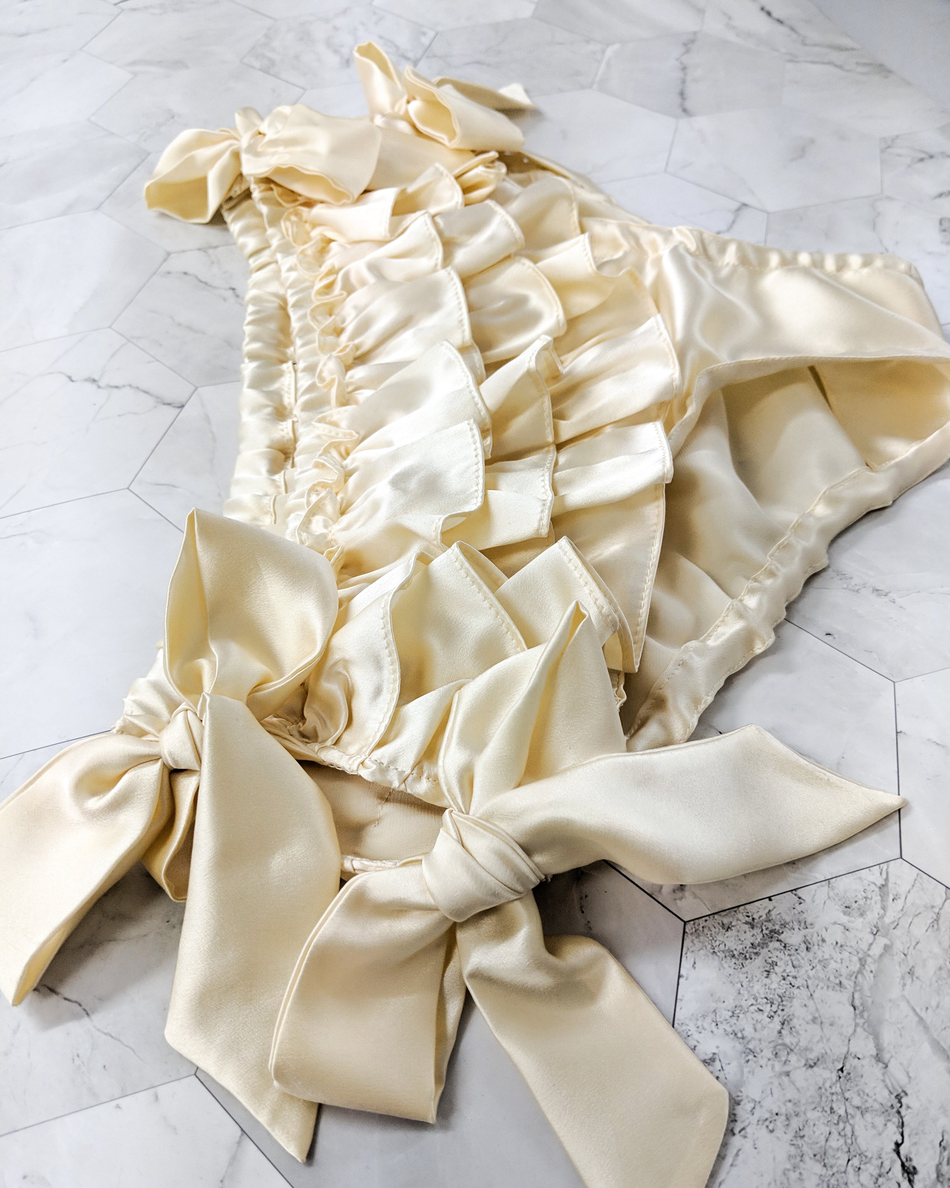 Satin ruffled panties in cream 100% pure silk