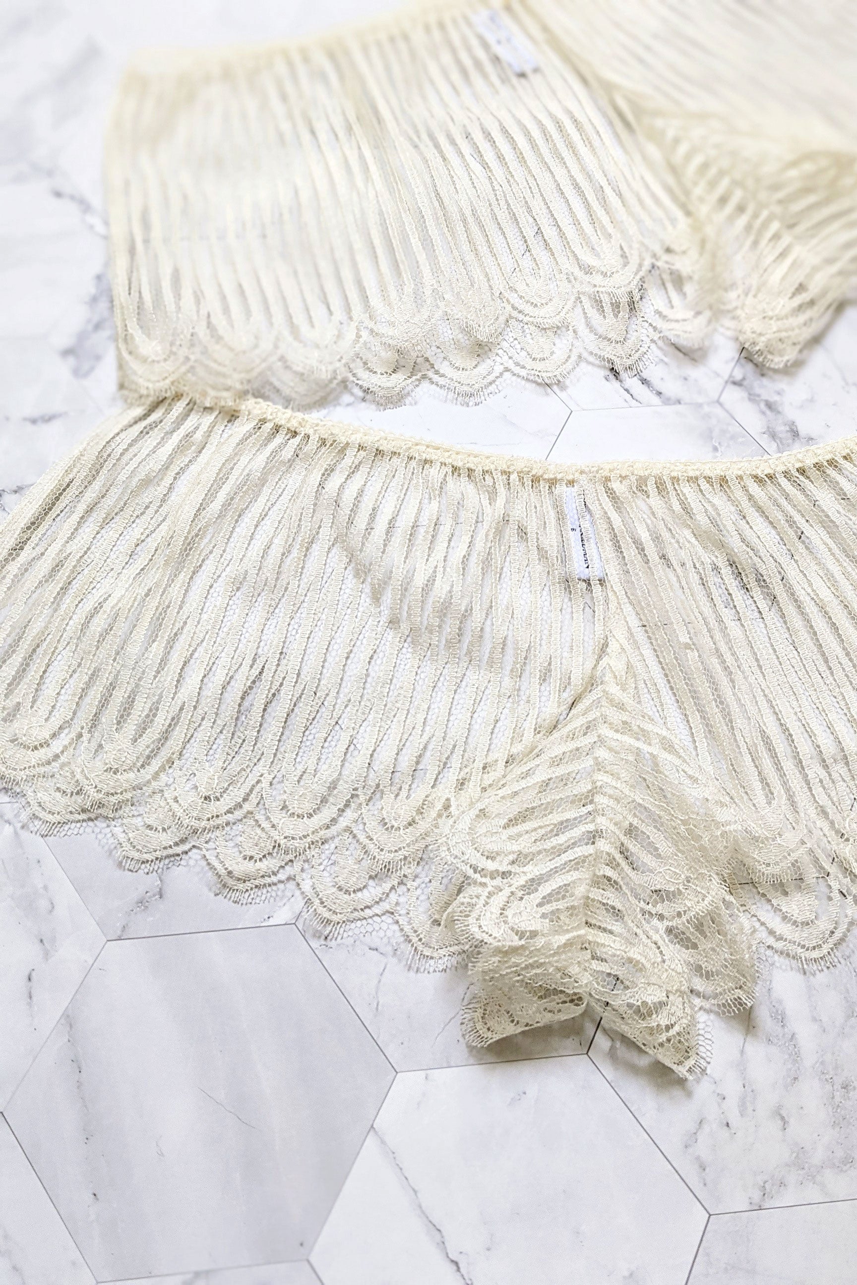 Vintage style french knickers in off-white lace