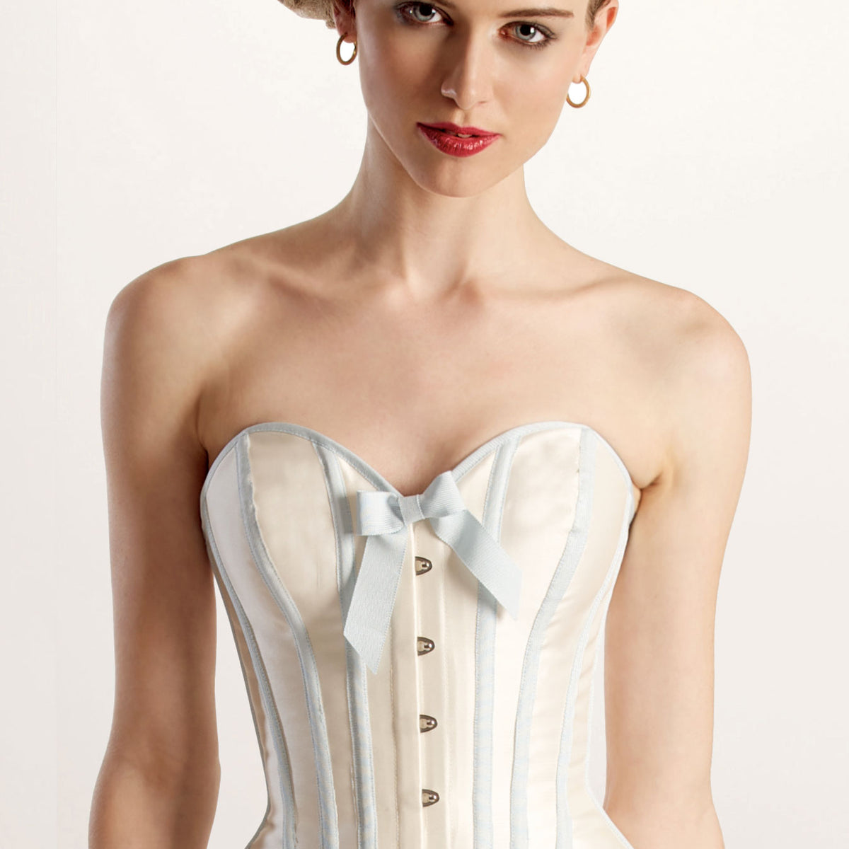 ANGELYK corsets habillés - Mantilla, Robó Un Triángulo De Encaje Blanco -  34,90 €