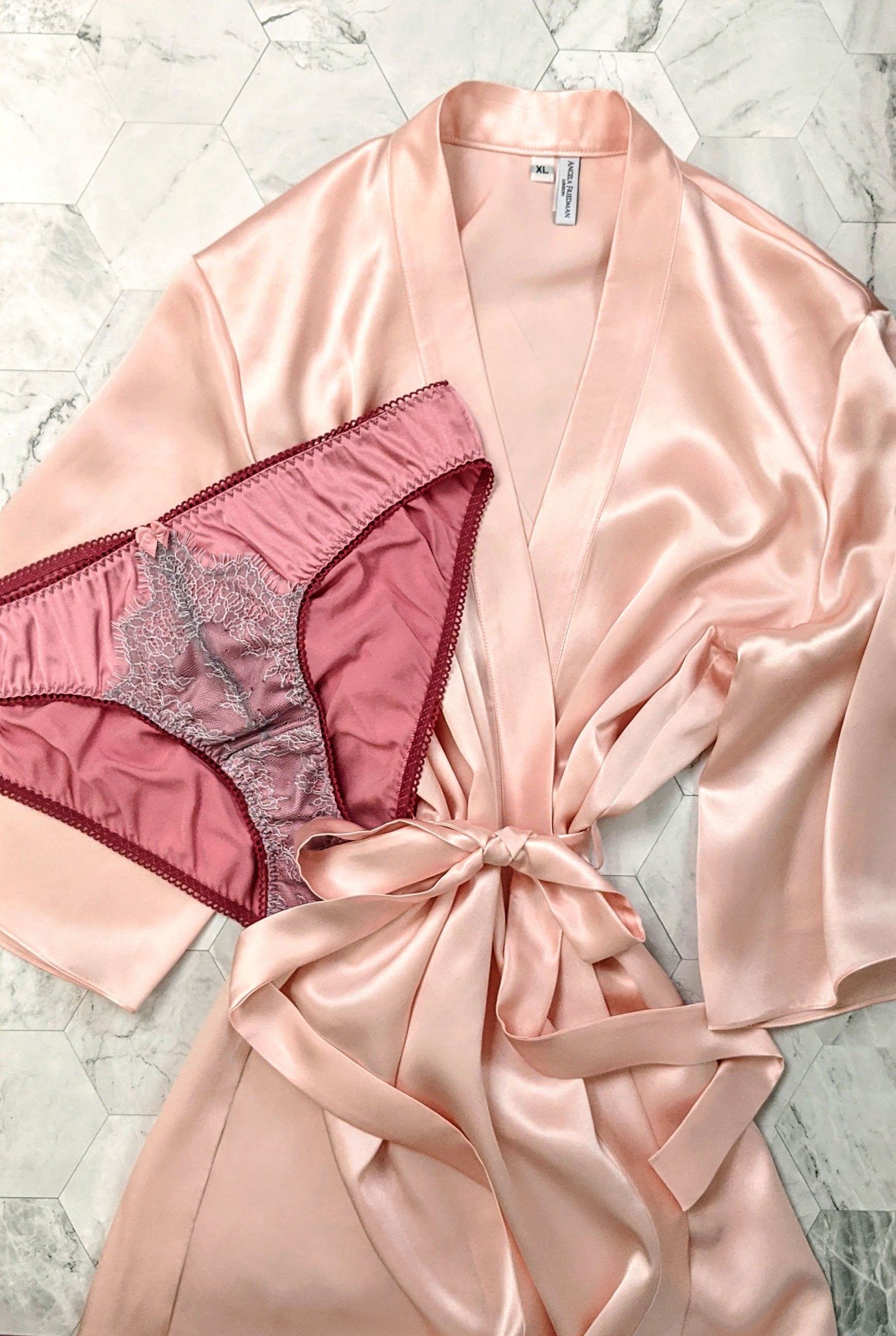 Pink silk satin robe with short sleeves and pure silk underwear set