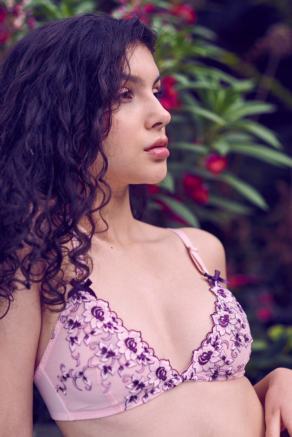 Retro wire-free bra with purple and pink embroidered flowers